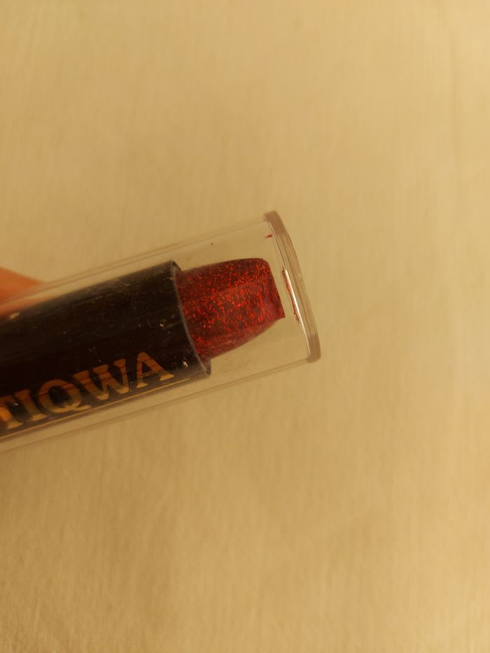 Rouge à lèvres à paillettes - photo numéro 2