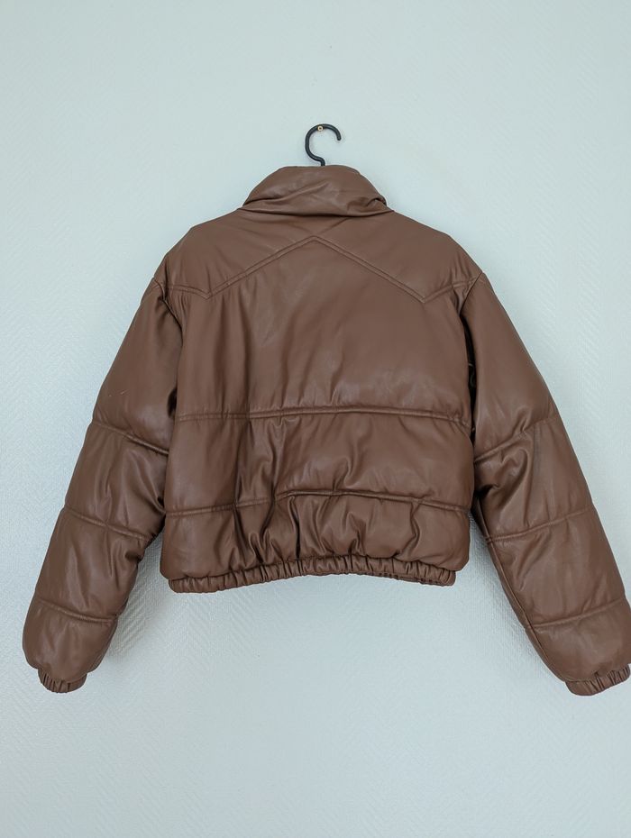 Doudoune courte marron effet cuir – Zara – Taille S - photo numéro 2
