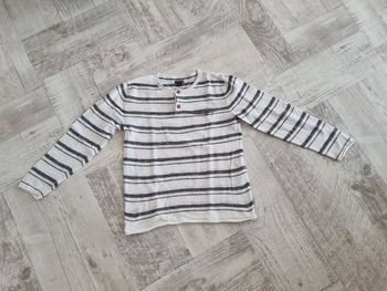 Pull (fin et léger) Taille 8 ans
