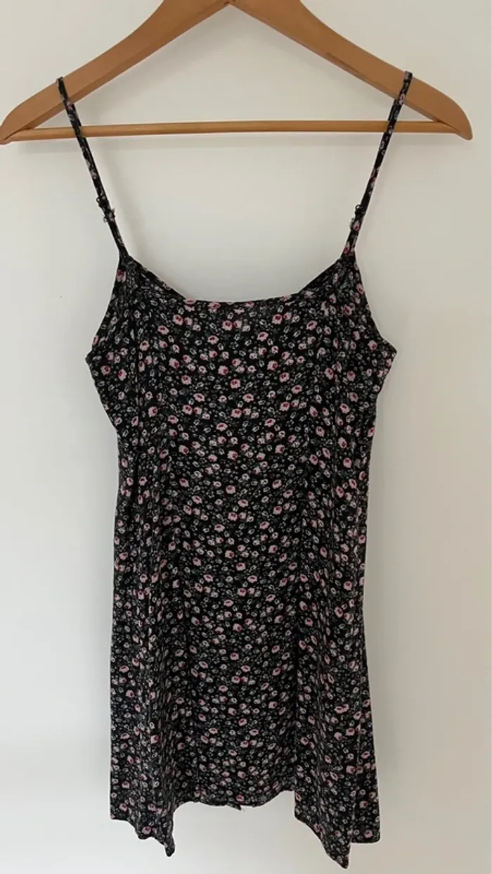 Robe courte été à bretelles boutonnée tout le long devant - photo numéro 2