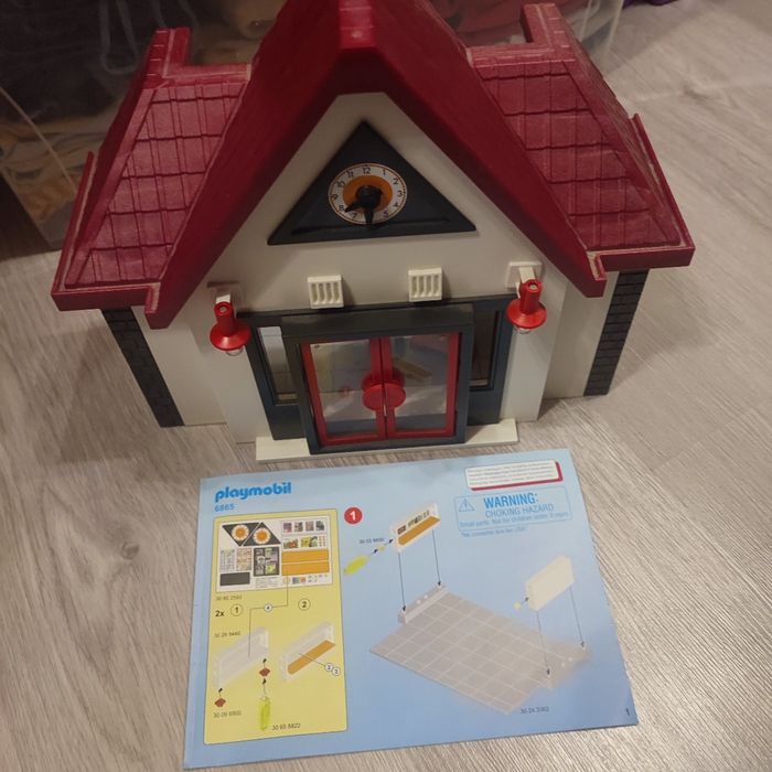 Playmobil 6865 école avec salle de classe manque 1 éprouvette 1 crayon blanc 1 sac a dos bleu rouge - photo numéro 3