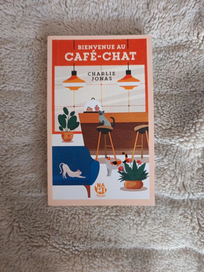 Bienvenue au café chat de Charlie Jonas