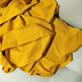 1 mètre tissu bord côte moutarde