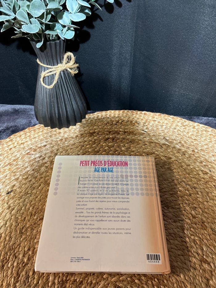 Livre petit précis d’éducation âge par âge - photo numéro 2