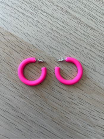 Anneaux rose fluo