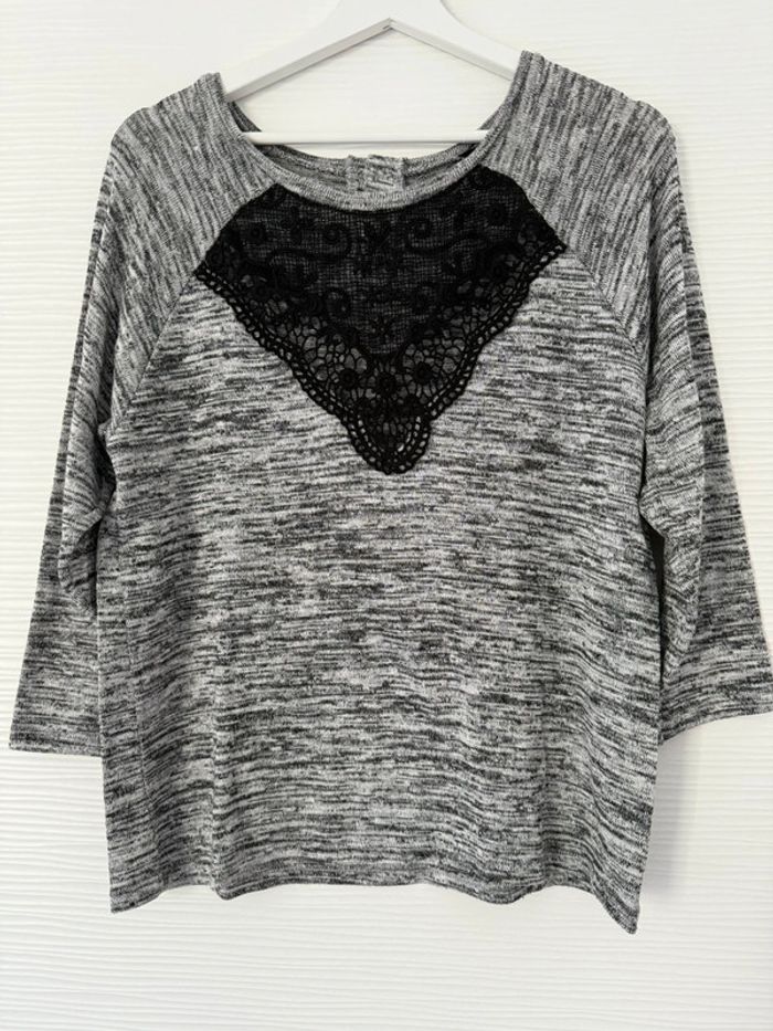 Haut t-shirt pull d'hiver gris moucheté décolleté en dentelle manches 3/4