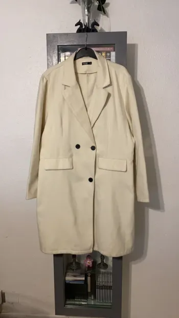 très beau manteau écru taille 3xl = 50 SHEIN