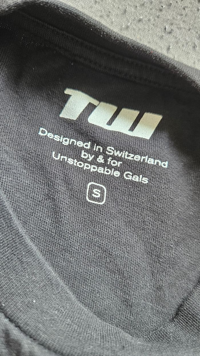 T shirt crop top noir imprimé logo style streetwear - photo numéro 6