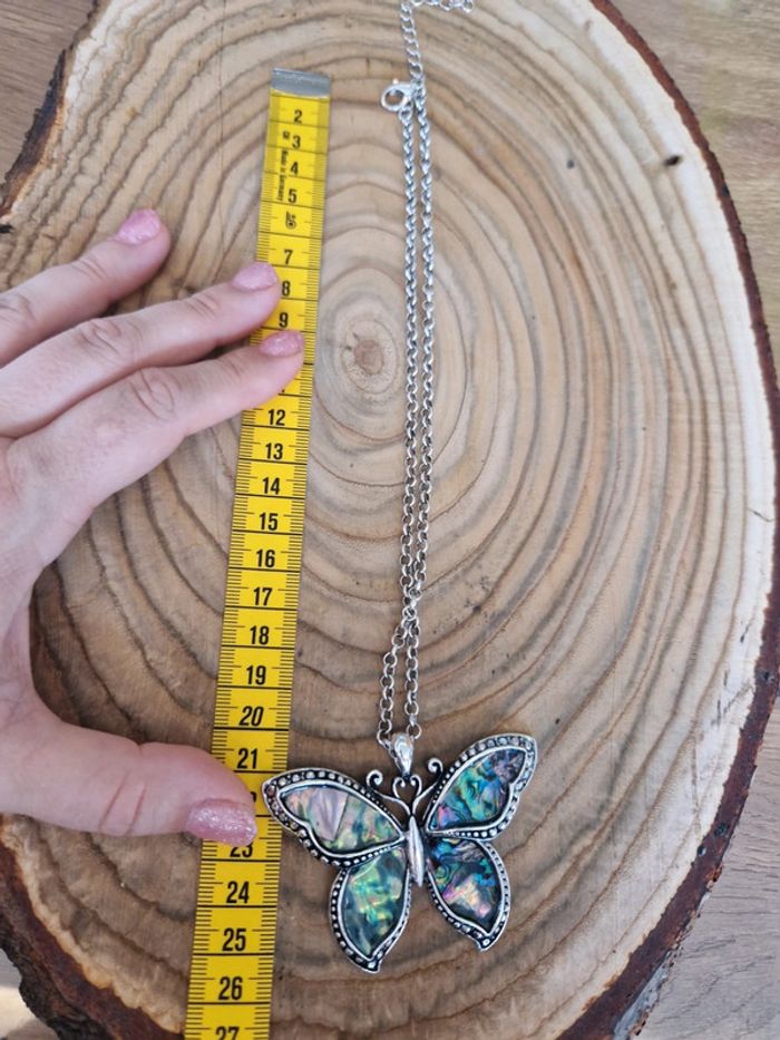 Collier fantaisie argenté pendentif papillon nacré - photo numéro 2