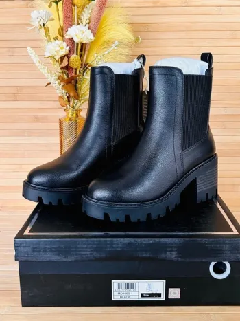 Bottines pour femme noires Jomix 38 – semelles compensées crantées – tendance automne hiver