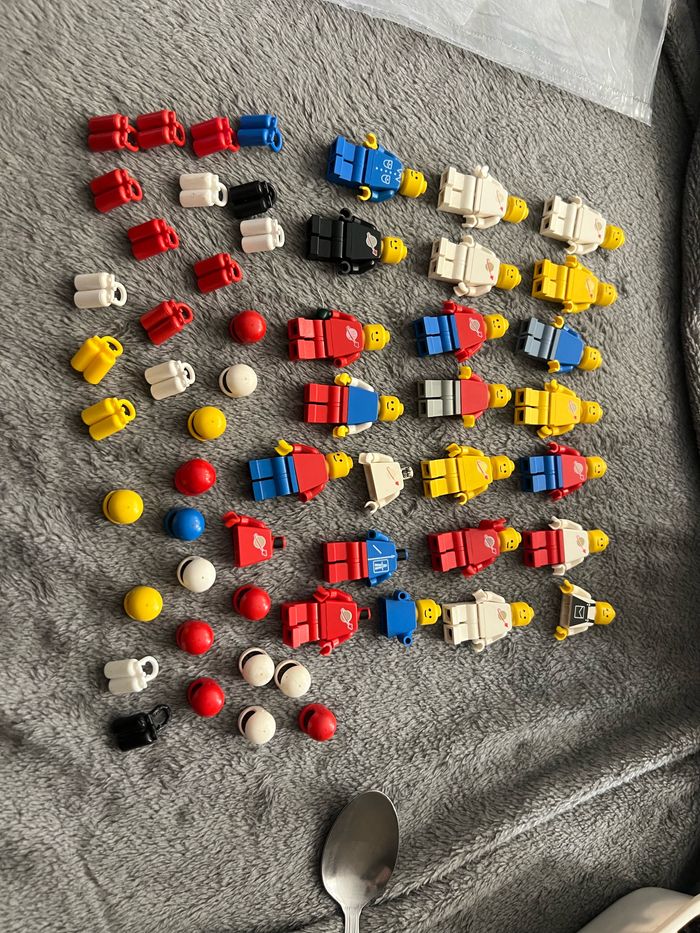 Lot d’anciens bonhommes lego