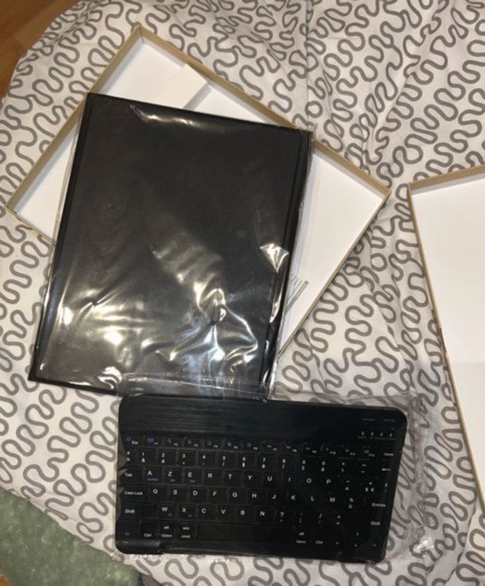 Coque iPad génération 2022 JadeMall – Neuve avec étiquette