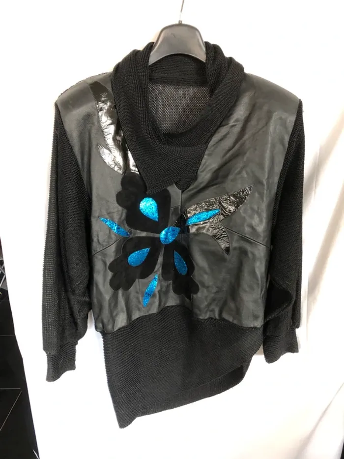 Haut manches longues noir vintage cuir et daim bon état taille 44 à voir !