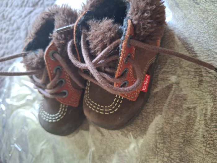 Chaussure bébé kickers nubuck et fourrées à l'intérieur Pointure 19