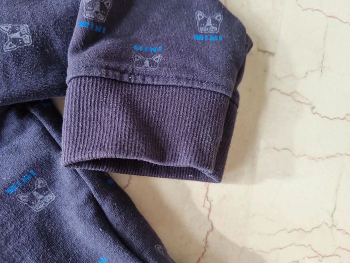 Sweat à capuche Mots d'enfants 24 mois TBE - photo numéro 3