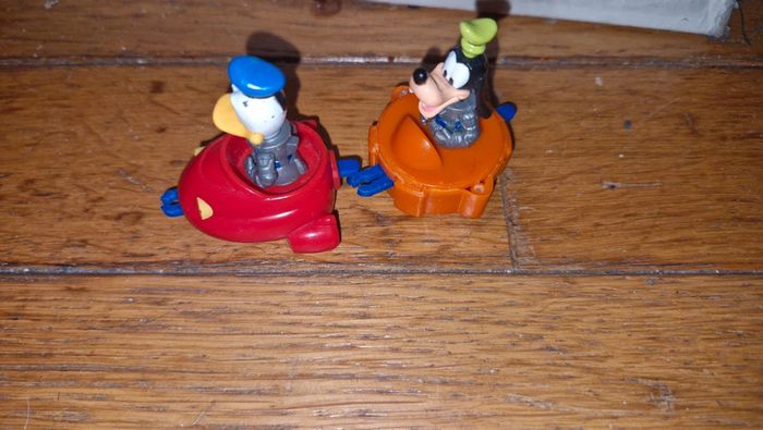 Lot figurines disney : donald et dingo dans un vaisseau - photo numéro 3
