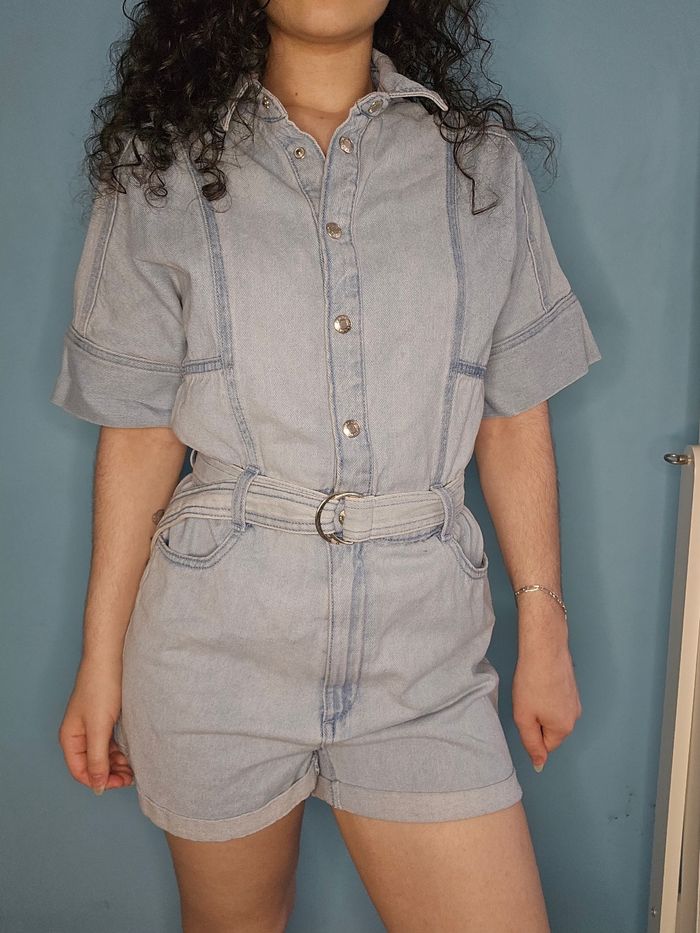 Combishort jean bleu avec ceinture taille S comme neuf