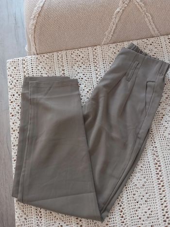 Pantalon ajusté neuf jamais porté