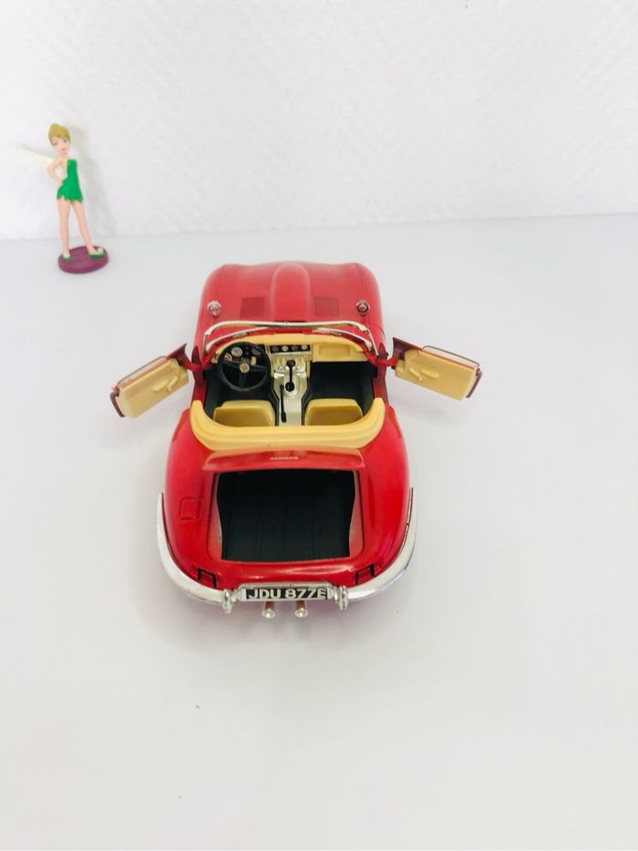 Jaguar type E décapotable rouge 1961 échelle 1/18 - photo numéro 5
