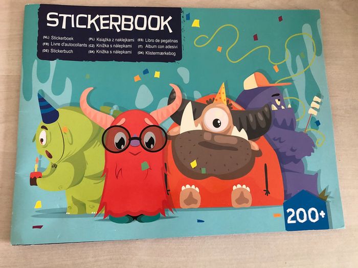 Livre d'autocollants