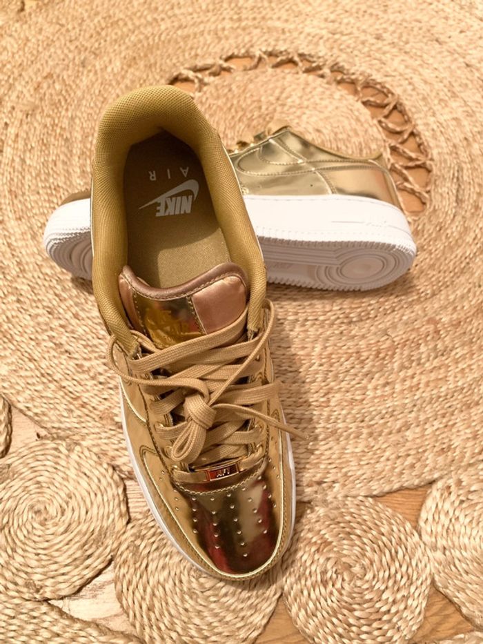 Magnifique baskets Nike Air Force 1 Gold Metallic  | Sneakers collector en 42,5 - photo numéro 8