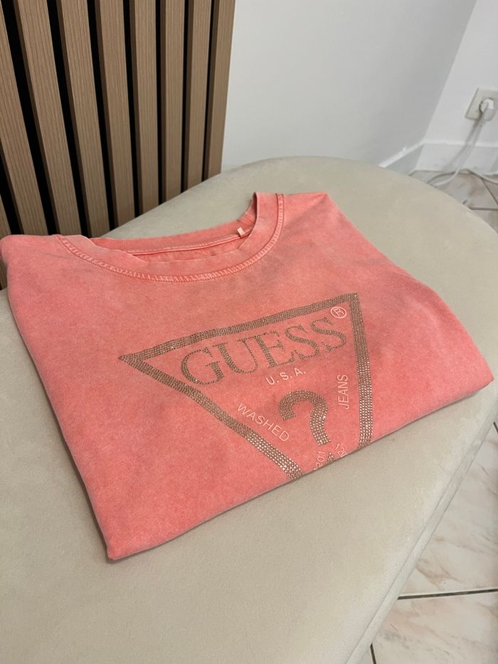 T shirt Guess corail femme Taille XL - photo numéro 1
