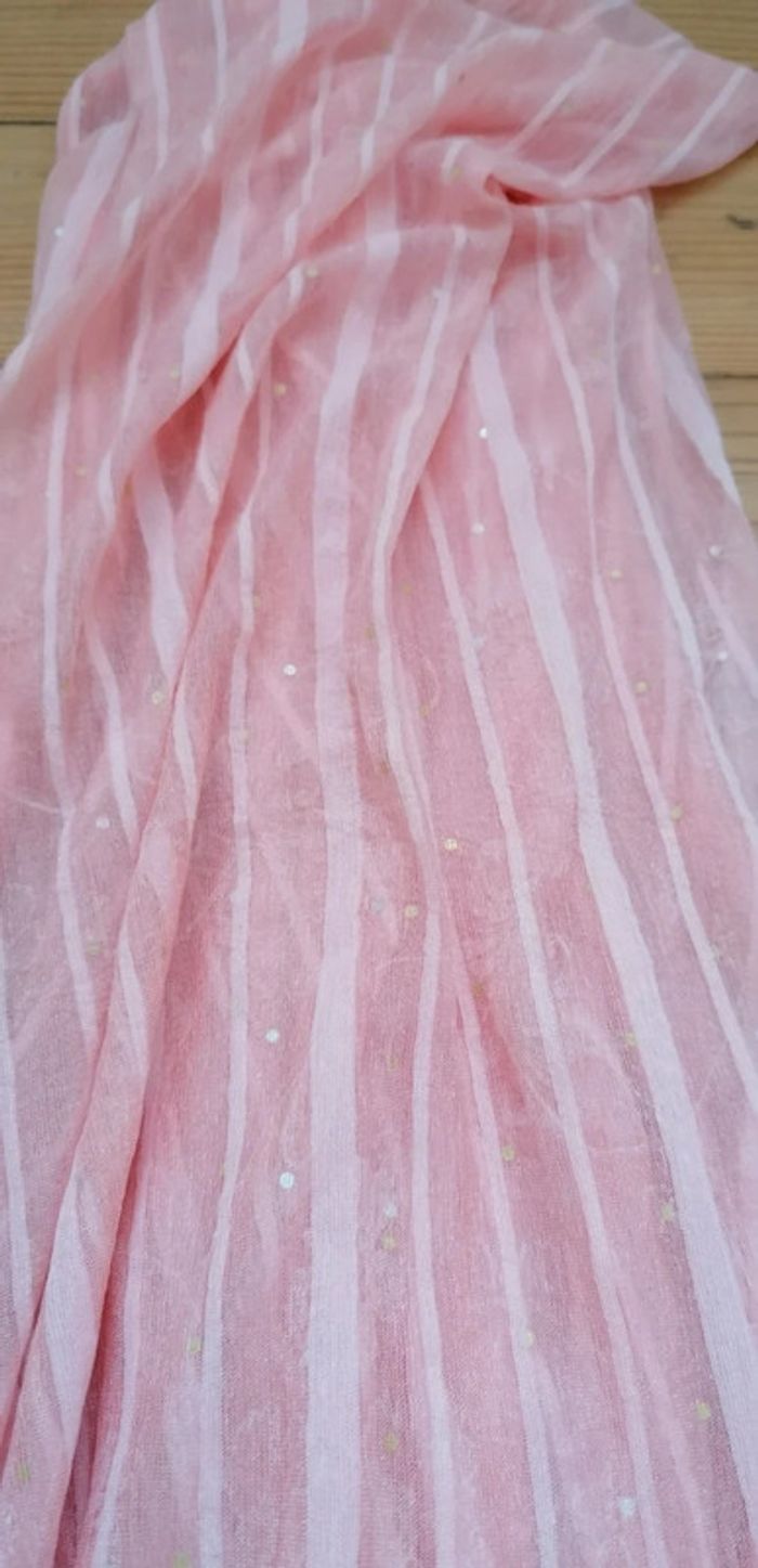 Foulard rose clair - photo numéro 2