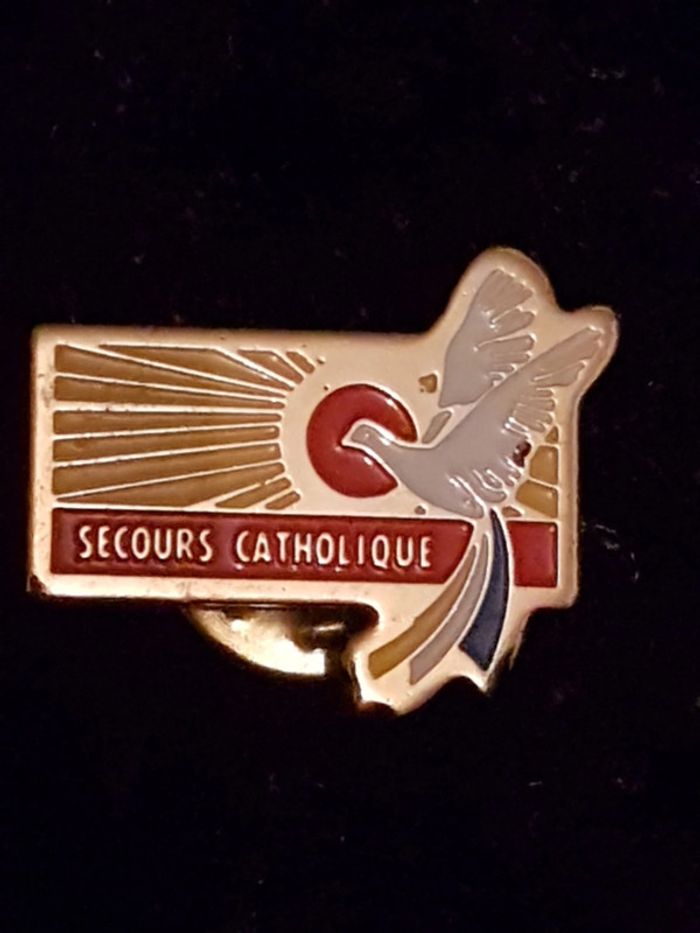Pin's secours catholique