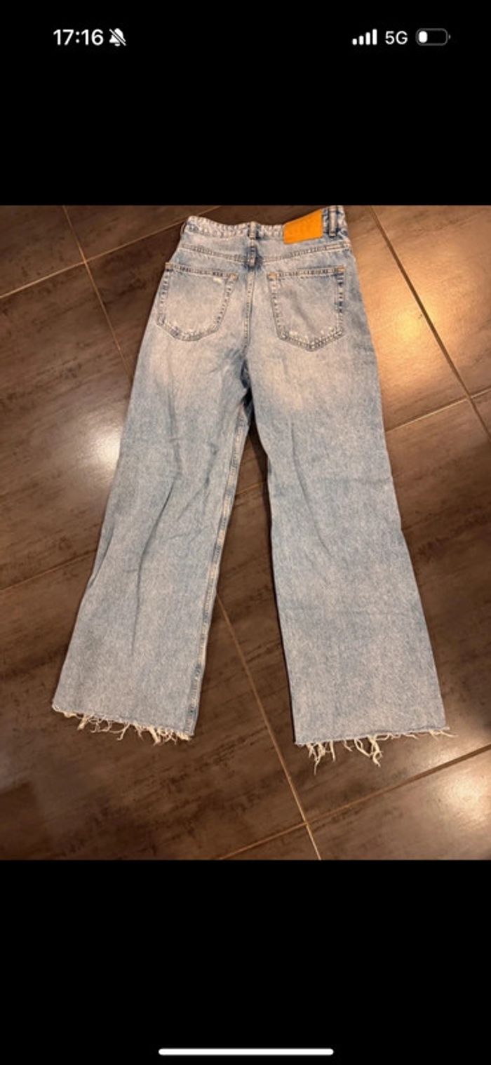 Très beau jeans à trous - photo numéro 3