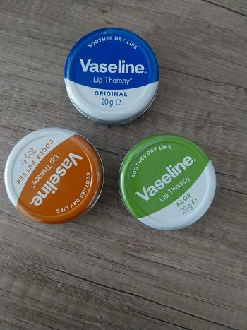 Lots Vaseline pour les lèvres