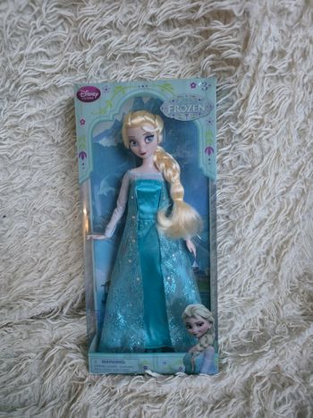 Barbie disney / poupée princesse Elsa disney store - disneyland paris