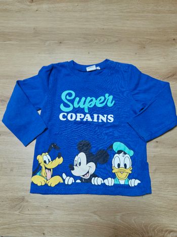 Tee-shirt manche longue pour garçon de 18 mois, Disney baby en très bon état.