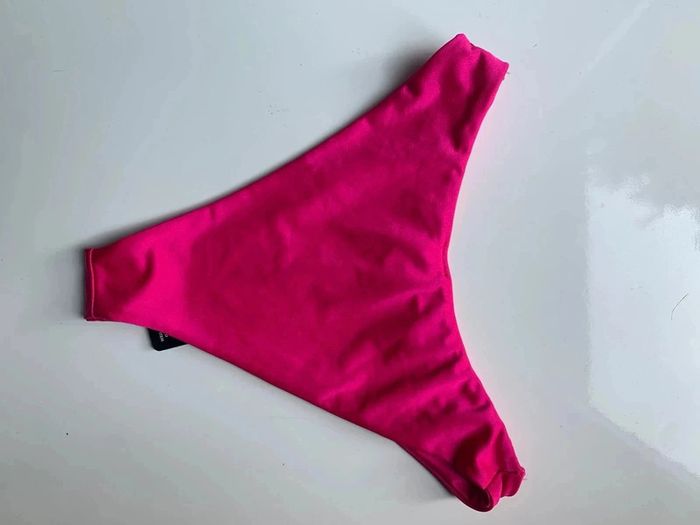 Superbe bas de bikini fushia  pretty little thing neuf taille eur 38 - photo numéro 5