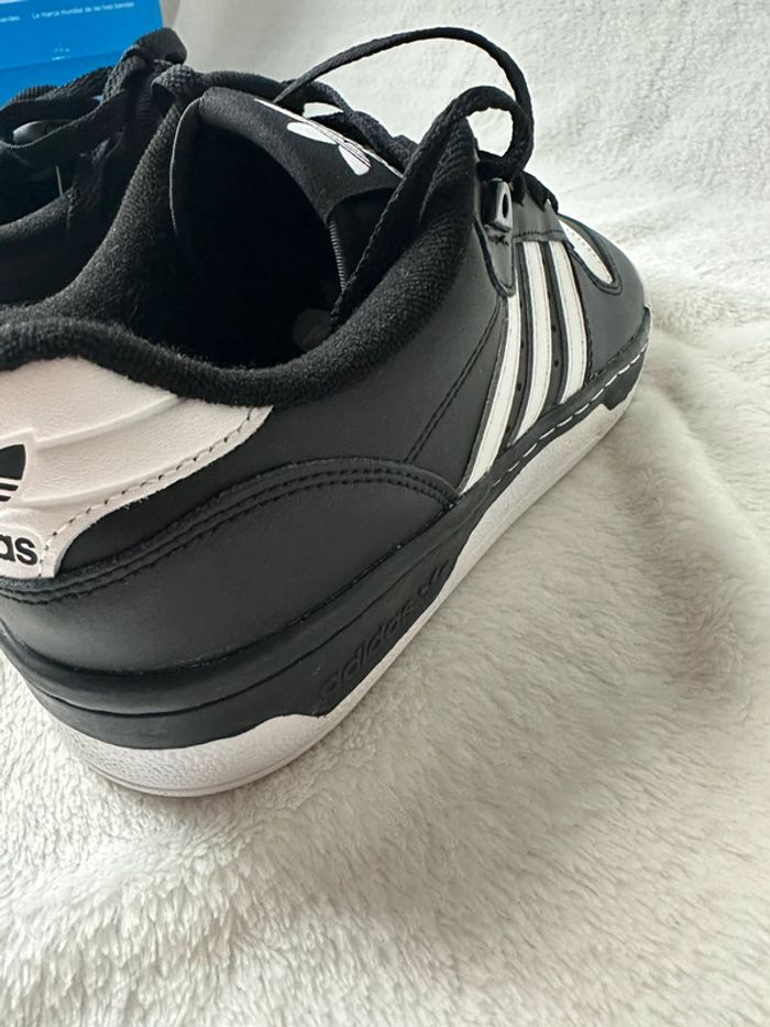 Chaussures adidas rivalry low noir neuf taille 41 1/3 - photo numéro 13