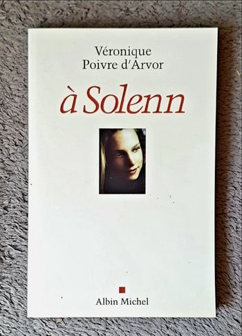 Récit autobiographique, témoignage "À Solenn" / V. Poivre-d'Arvor aux Éd. Albin Michel