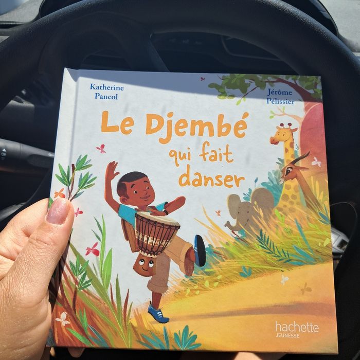 Livre  le djembe qui fait  danser