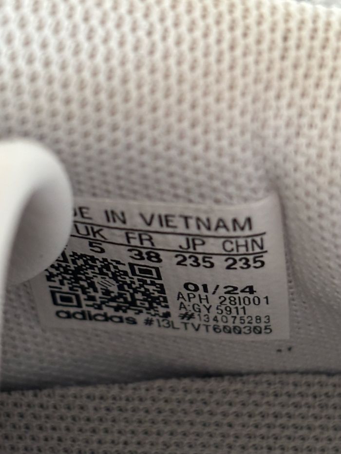 Baskets en cuir Adidas pointure 38, neufs sans étiquette - photo numéro 6