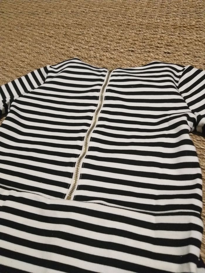 Robe rayée noire et blanche HM 8 ans - photo numéro 2