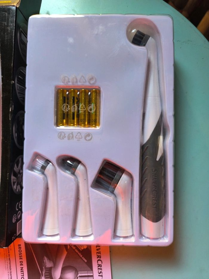 Brosse de nettoyage électrique pour tout type de voitures état neuf - photo numéro 2