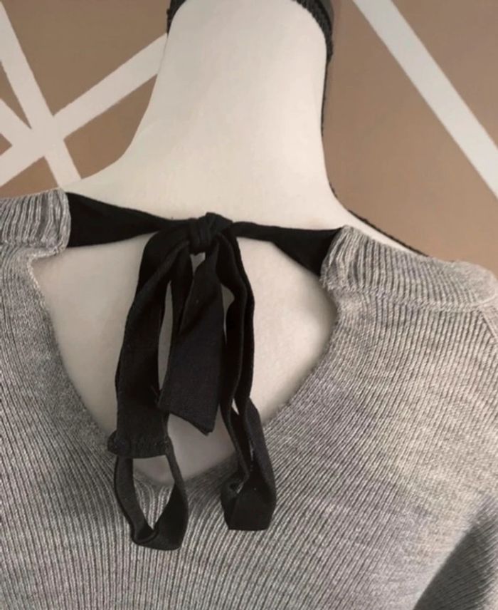 Sweat gris noué dans le dos - photo numéro 4