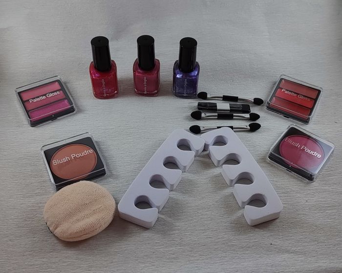 Lot de produits maquillage et accessoires - Neuf - photo numéro 5