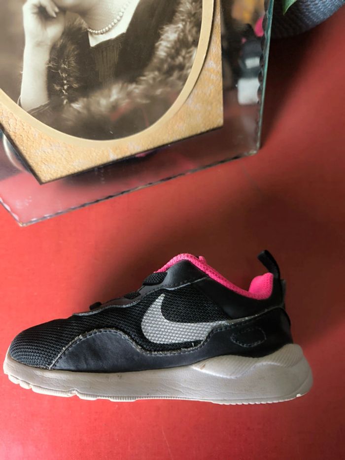 Basket Nike noir et rose - photo numéro 7