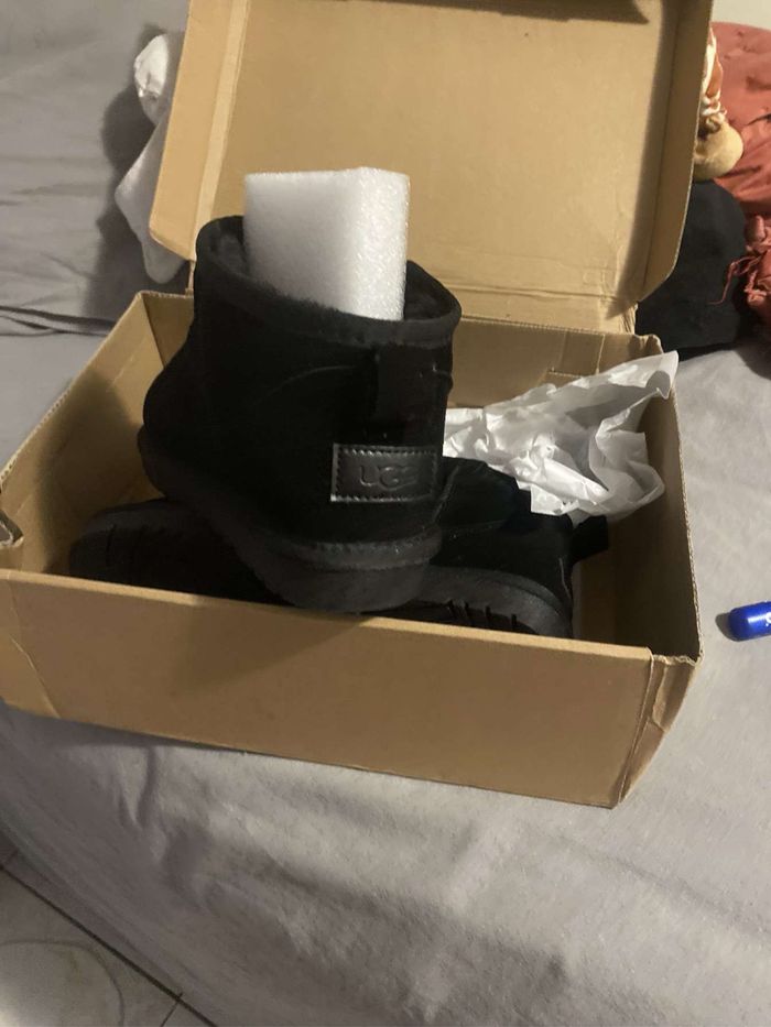 ugg noir