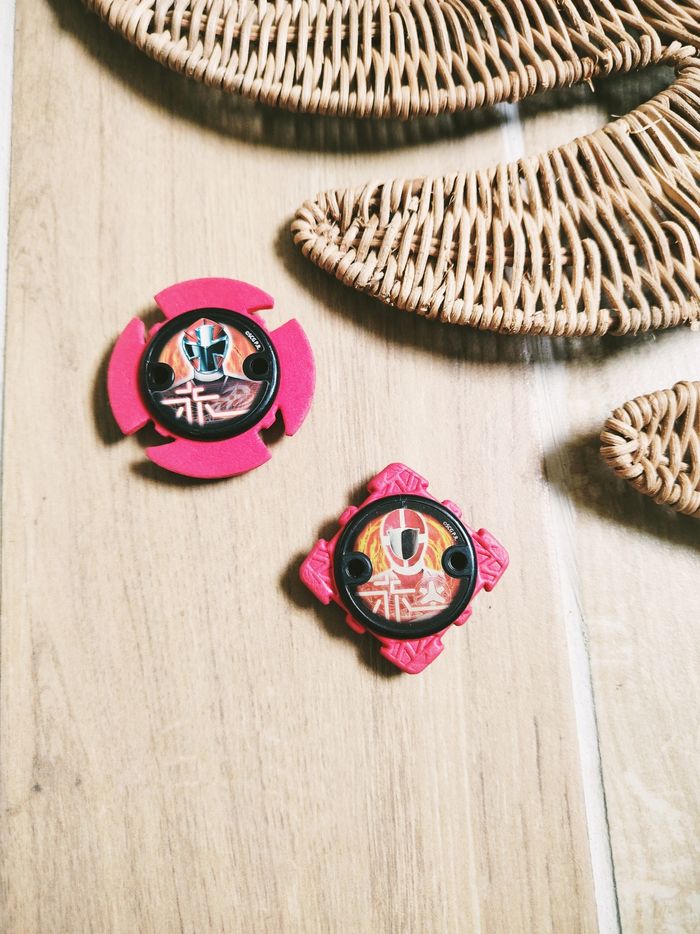 🌟 Power rangers ninja steel lot étoiles ishiban badge en mousse rangers rouge Ninja steel et Rescue