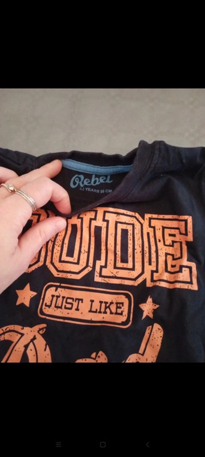 Ensemble short et t-shirt taille 2 ans en très bon état - photo numéro 2