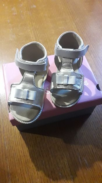 Sandales en cuir doré Taille 23