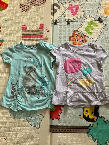 Vend 2 robes taille 18 mois