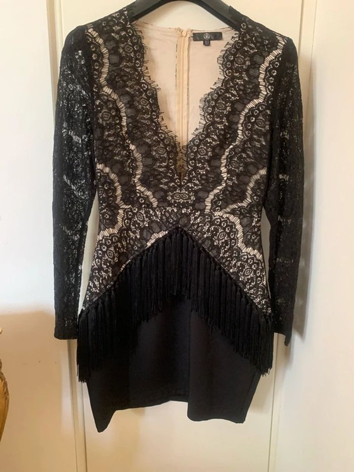 Vestito nero con fodera nudo. Pizzo e frange. Bellissima scollatura davanti. Taglia 38 - photo numéro 3