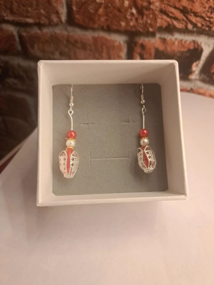 Boucles d'oreilles pendante rouge blanche argenté doré - photo numéro 6