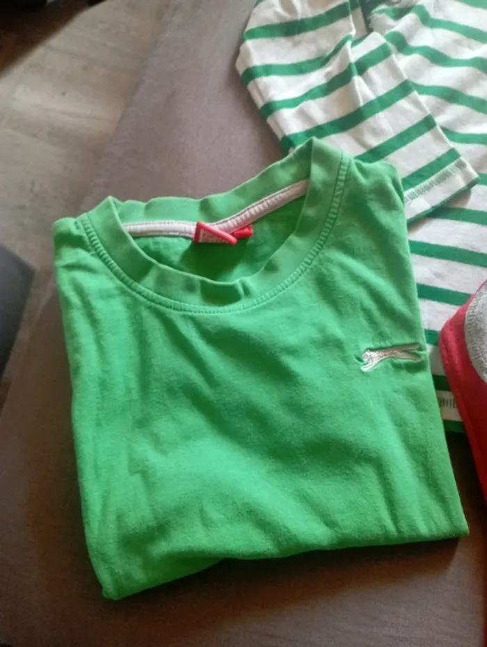 Un t shirt et deux longue manche garçon 110-116 - photo numéro 3